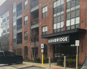 moving company near ashbridge apartments.